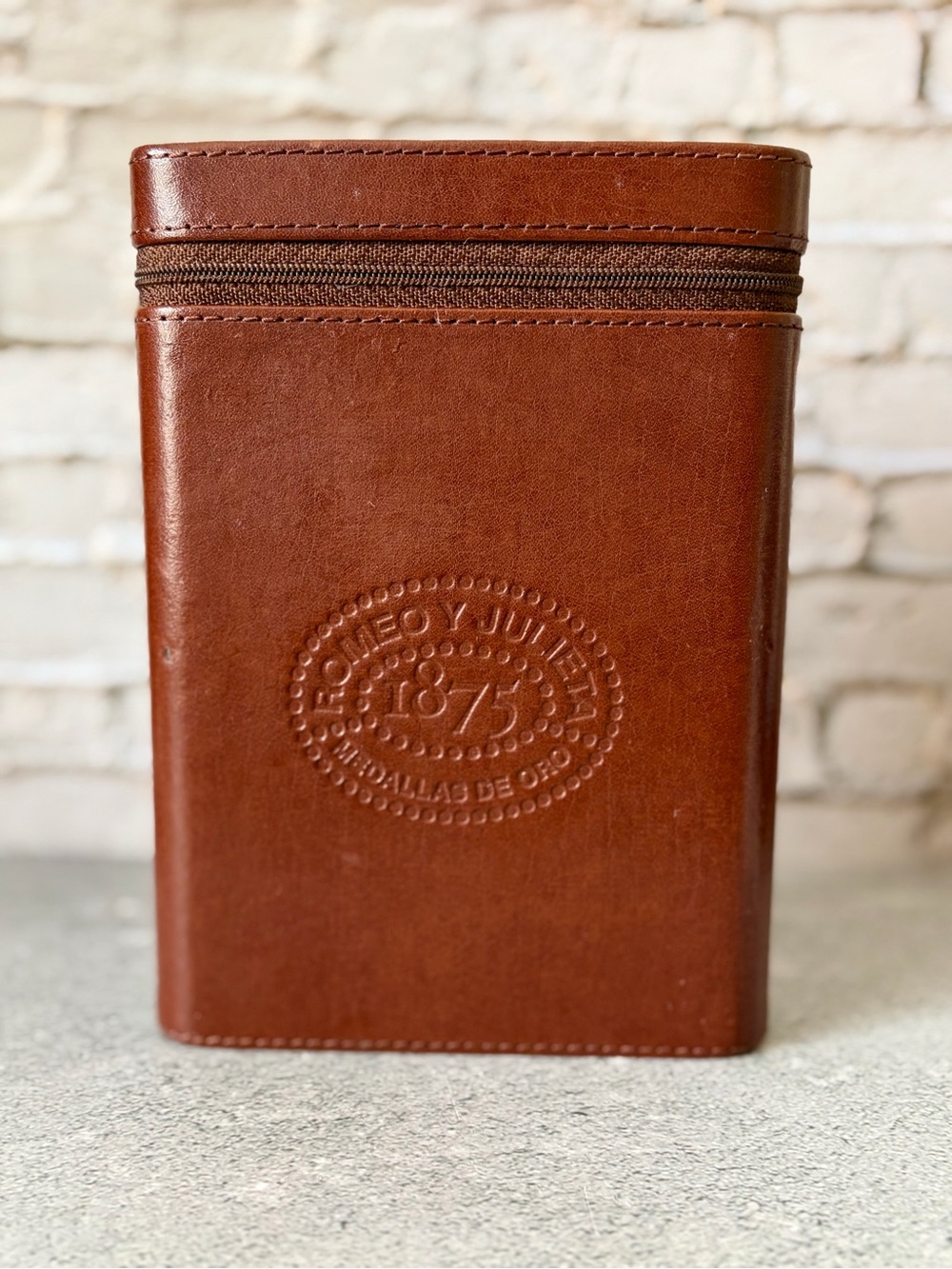 Romeo y Julieta 1875 Leather Cigar Travel Case Zippered Brown 9 Inch